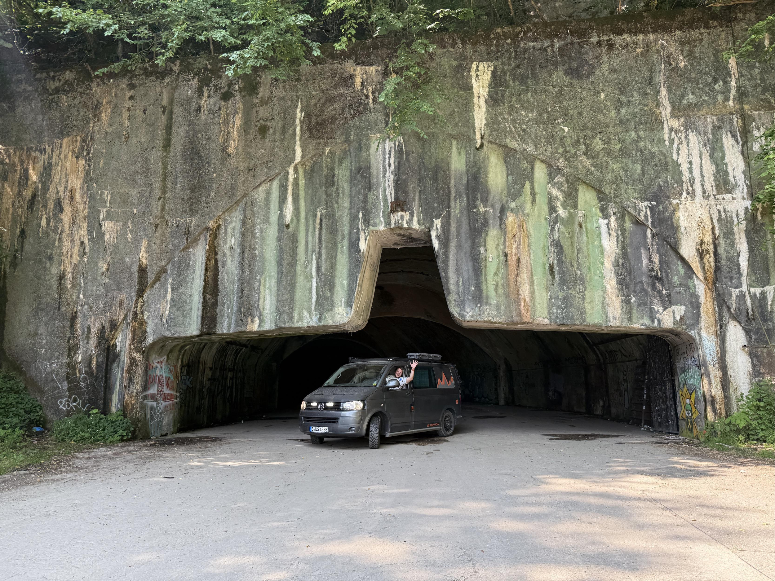 А это вот Буся уже на заброшенной авиабазе в Боснии