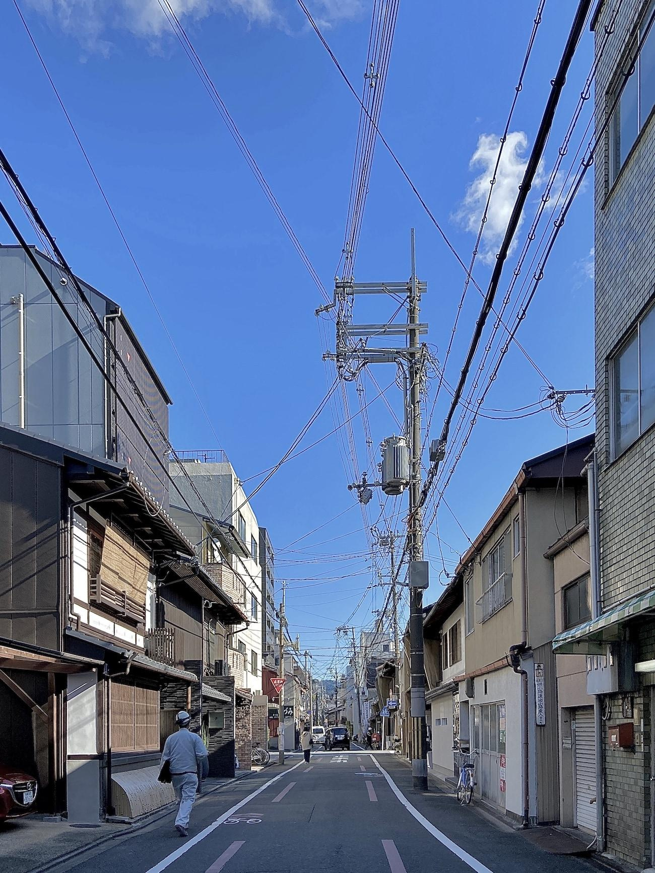 Типичная улица в основном одноэтажного Киото
