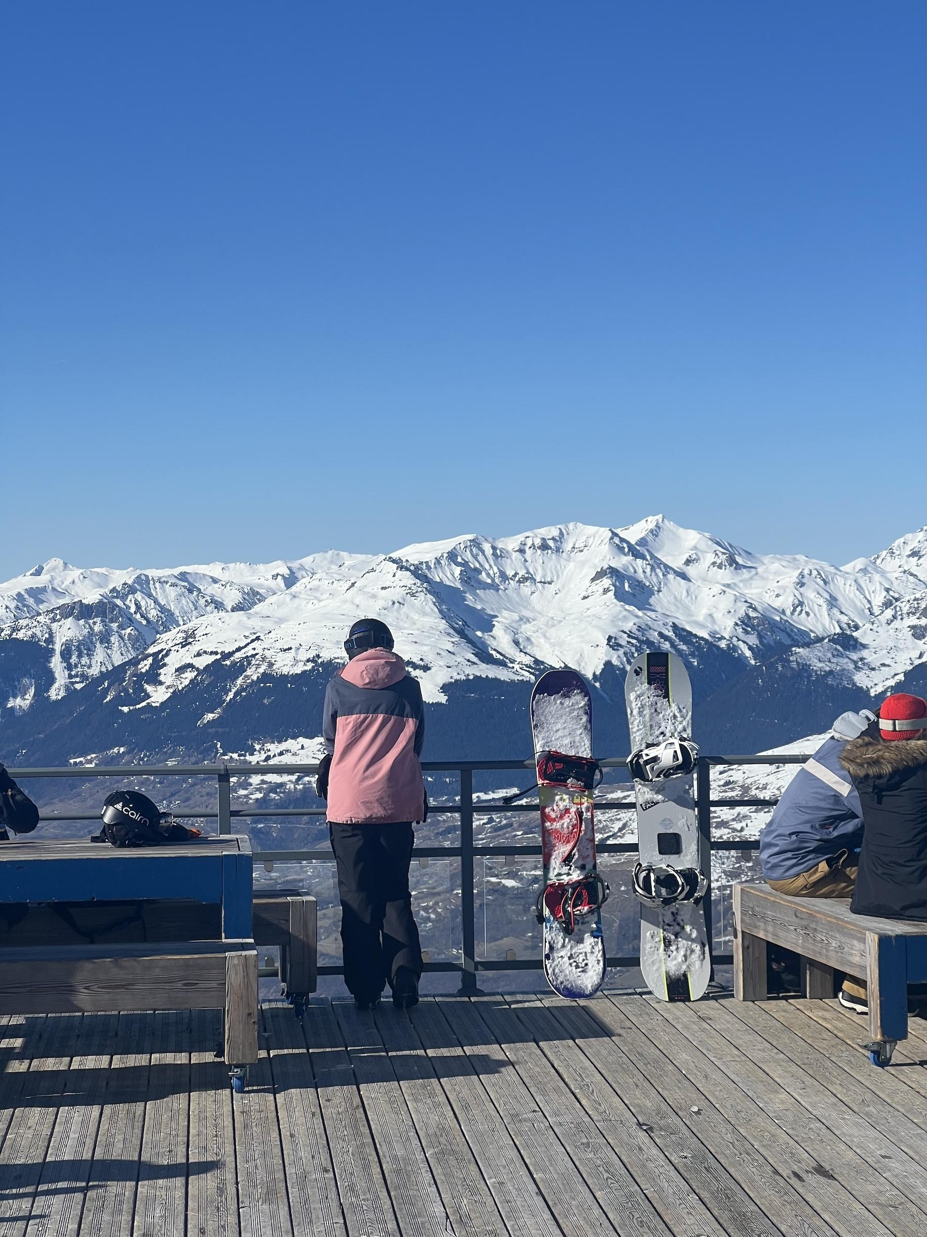 А это просто ресторанчик на 2500 метров