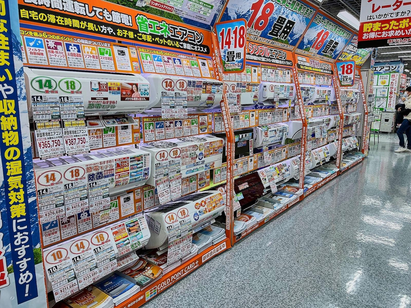 Японский шоппинг выглядит местами очень жестко, держитесь. У них считается, что чем больше выбора — тем лучше. С непривычки вполне может разболеться голова
