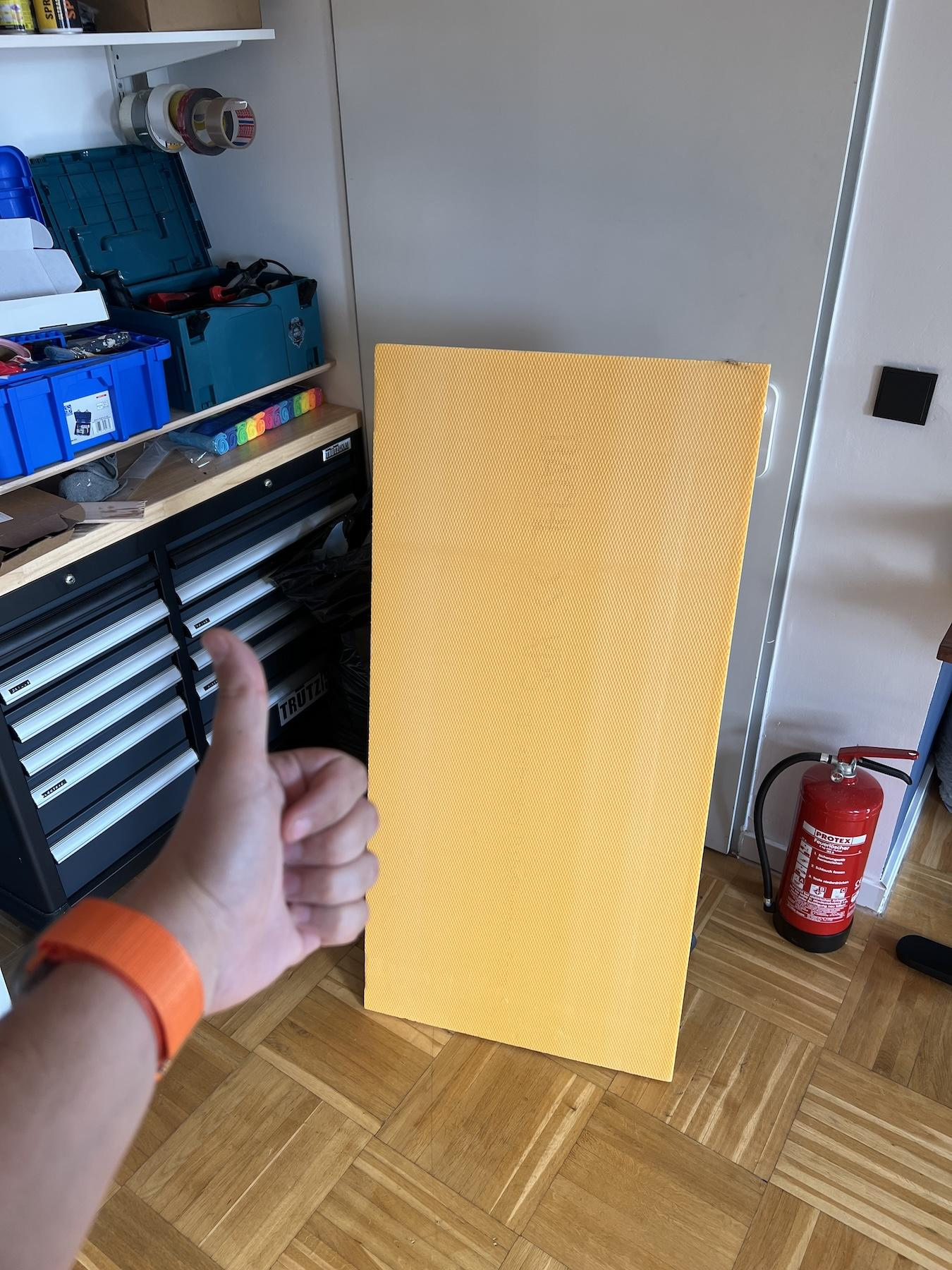 Изначальный кусок пенопласта (XPS, если быть точнее)