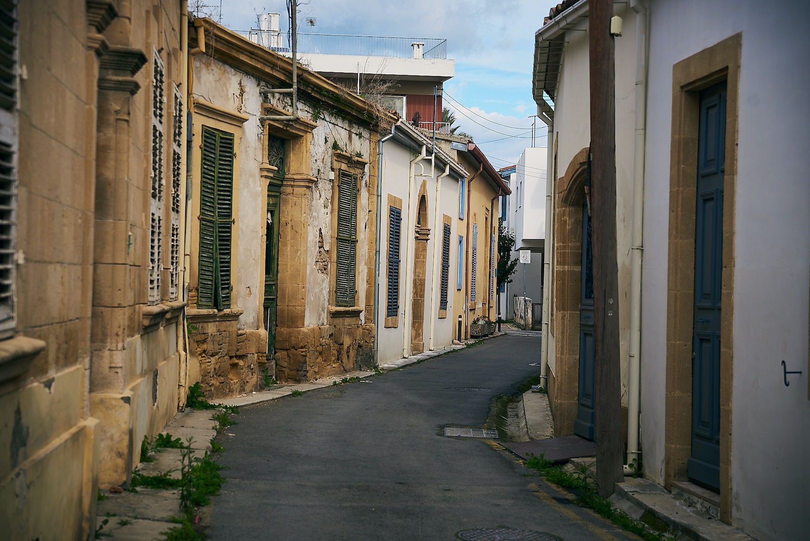 Вот всратая улица на греческой стороне города